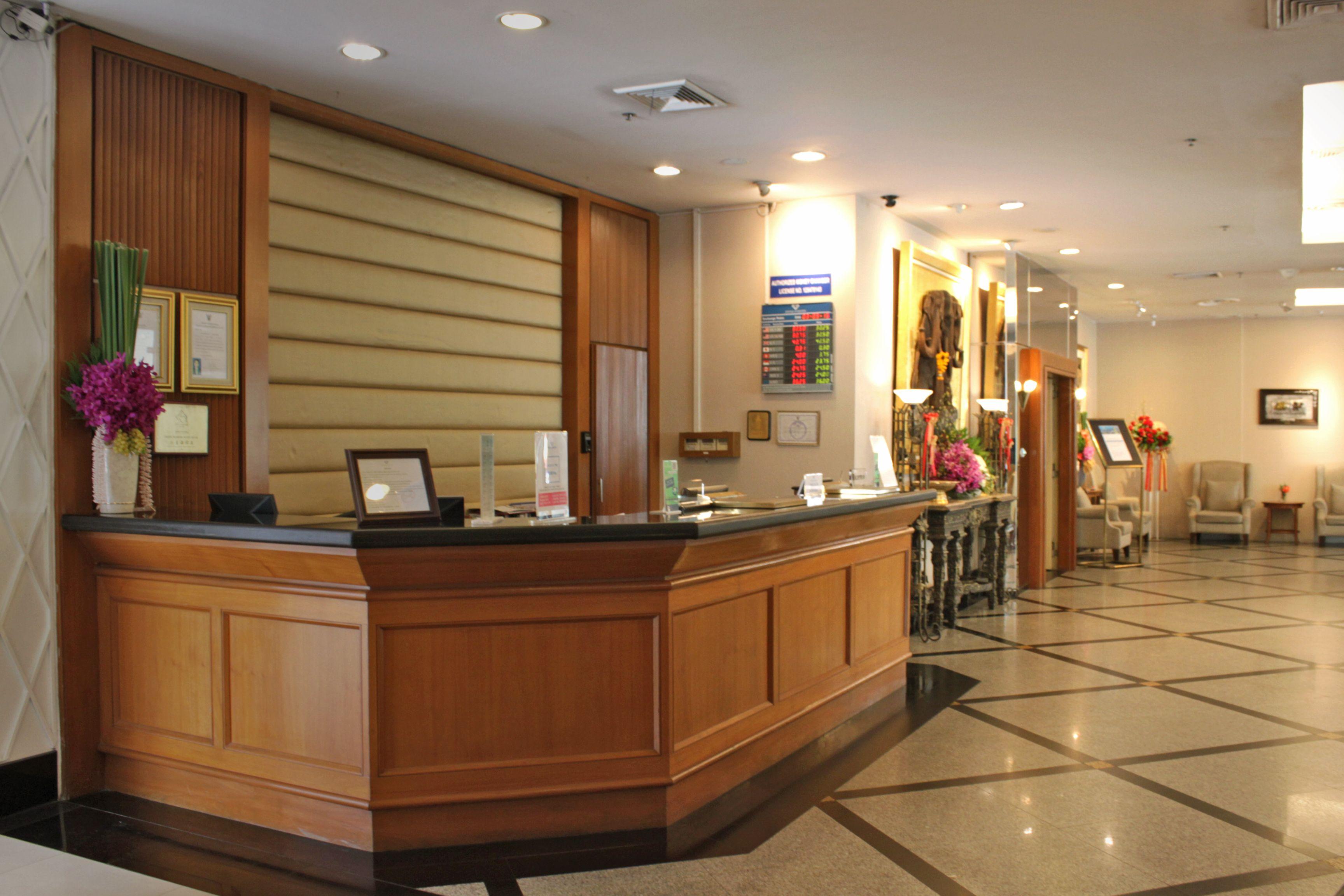 Grand Diamond Suites Hotel Bangkok Exterior photo