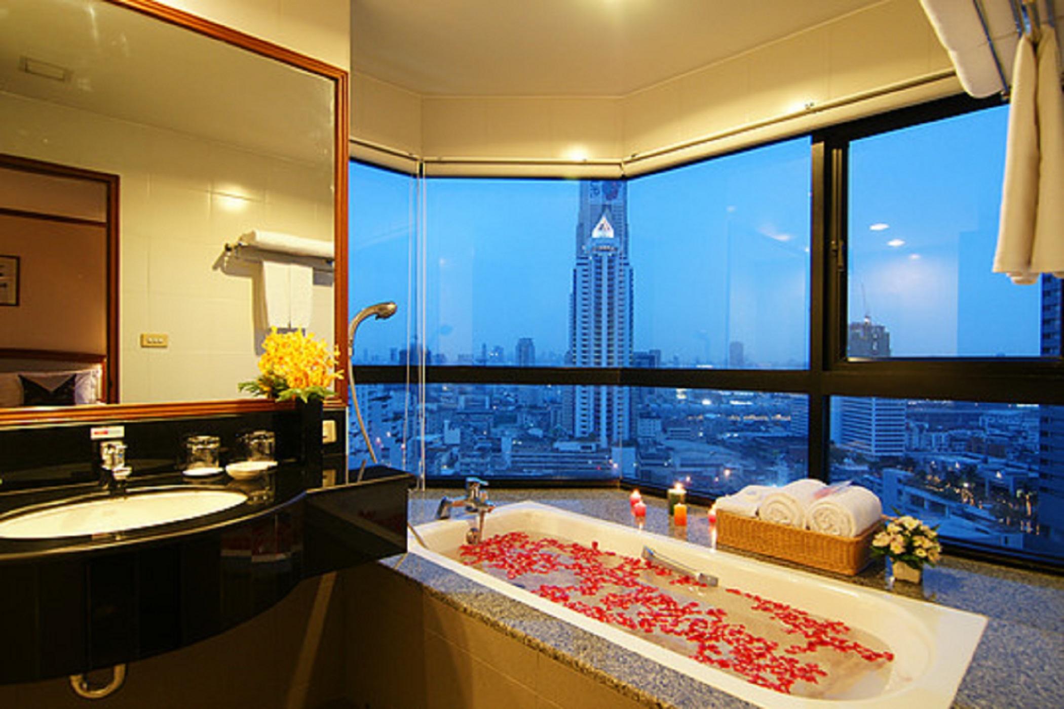 Grand Diamond Suites Hotel Bangkok Exterior photo